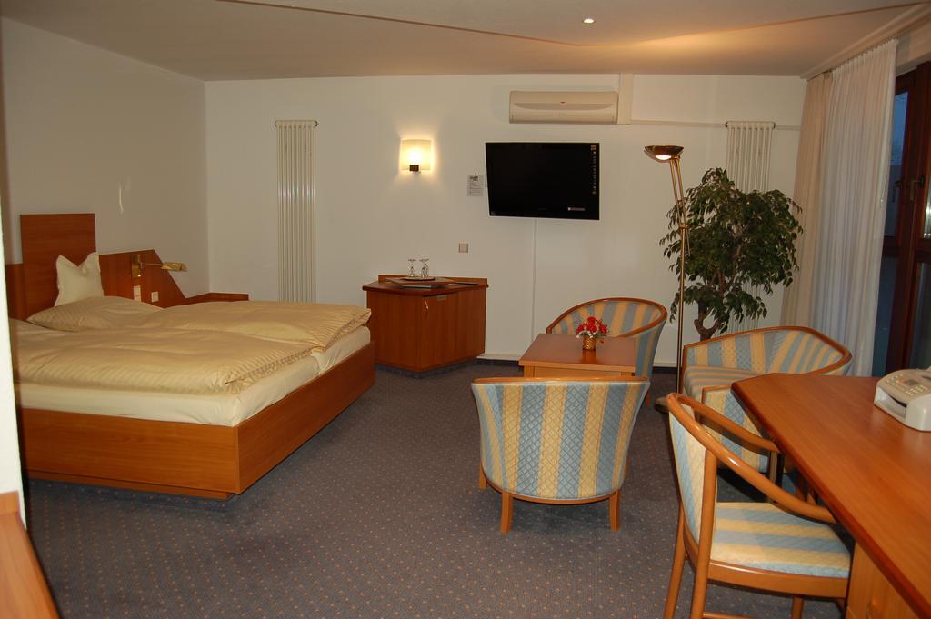Parkhotel Goldlinde Bodenwerder Esterno foto