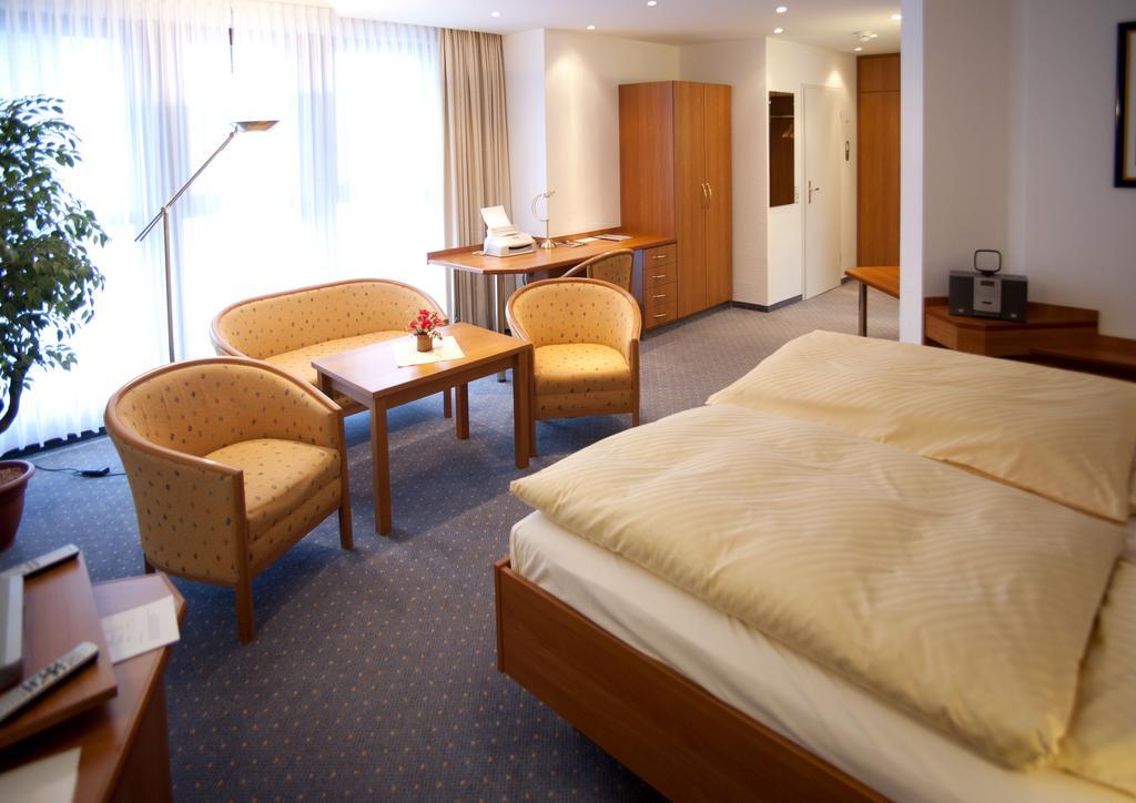 Parkhotel Goldlinde Bodenwerder Esterno foto