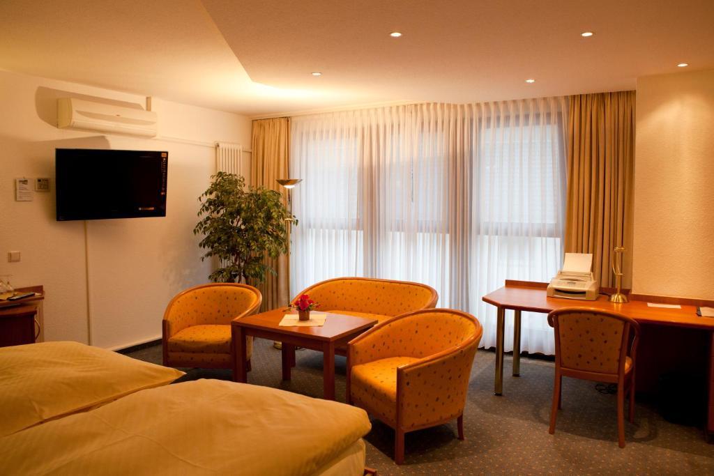 Parkhotel Goldlinde Bodenwerder Esterno foto