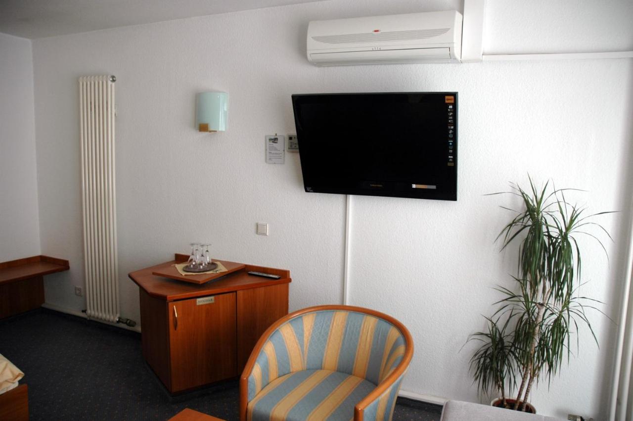 Parkhotel Goldlinde Bodenwerder Esterno foto